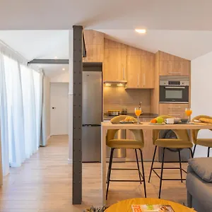 https://feelathome-atarazanas-apartments.hotelsinnerja.org
